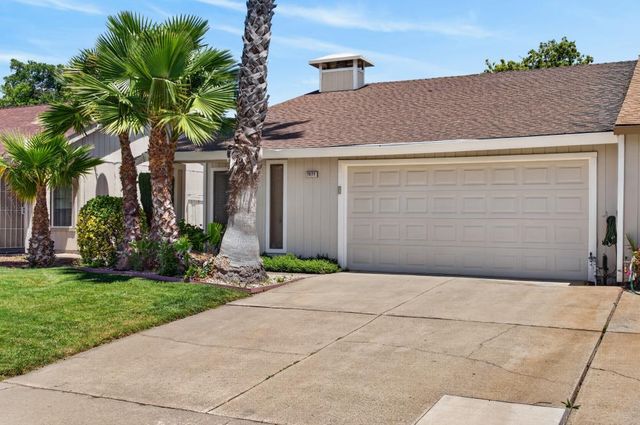 7677 Harvest Woods Dr, Sacramento, CA 95828