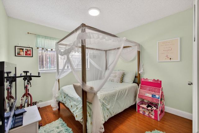 7677 Harvest Woods Dr, Sacramento, CA 95828