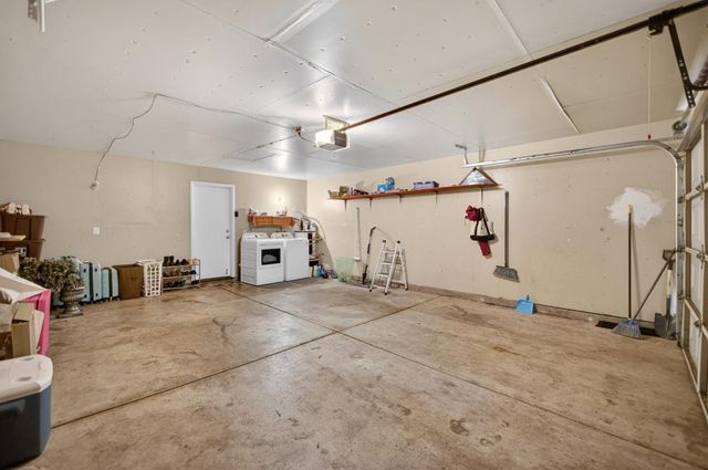 7677 Harvest Woods Dr, Sacramento, CA 95828