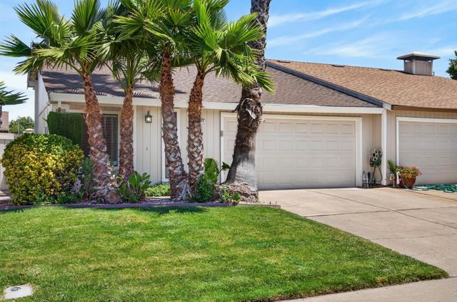 7677 Harvest Woods Dr, Sacramento, CA 95828