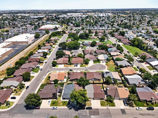 7677 Harvest Woods Dr, Sacramento, CA 95828