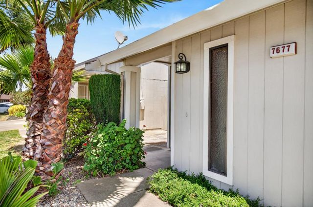 7677 Harvest Woods Dr, Sacramento, CA 95828