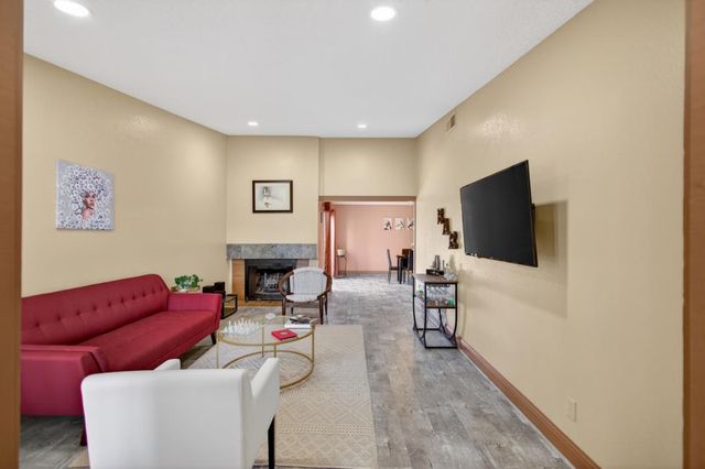 7677 Harvest Woods Dr, Sacramento, CA 95828