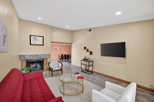 7677 Harvest Woods Dr, Sacramento, CA 95828