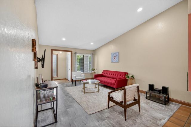 7677 Harvest Woods Dr, Sacramento, CA 95828