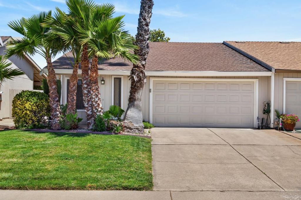 7677 Harvest Woods Dr, Sacramento, CA 95828