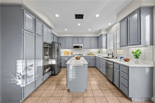 2156 Blazing, Corona, CA 92879