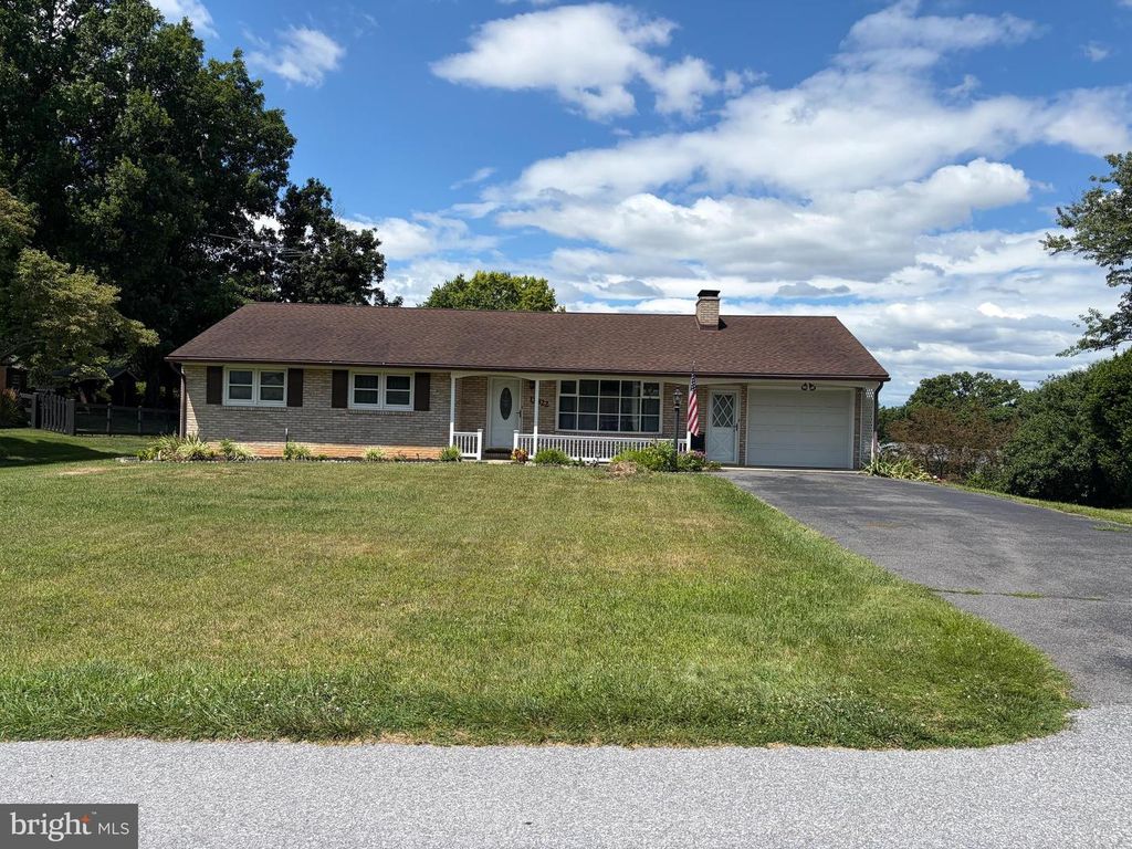 11822 GREENHILL DR, Hagerstown, MD 21742
