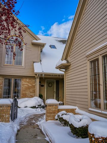 16767 W Cobblestone West Boulevard, Macomb, MI 48042