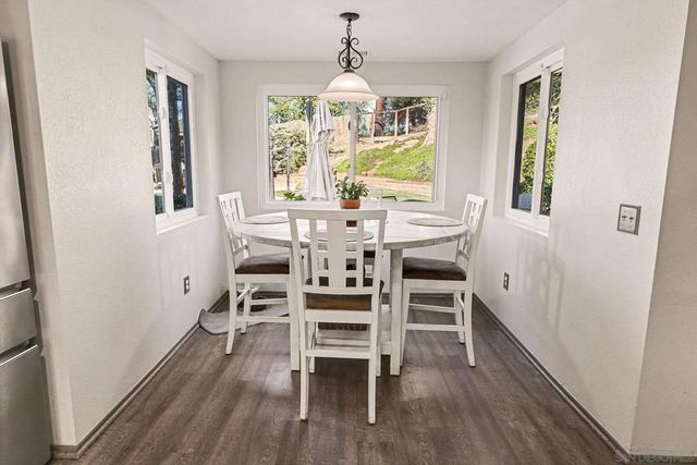 627 Valley Grove Ln, Escondido, CA 92025