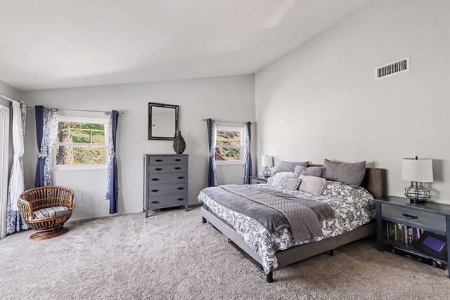 627 Valley Grove Ln, Escondido, CA 92025