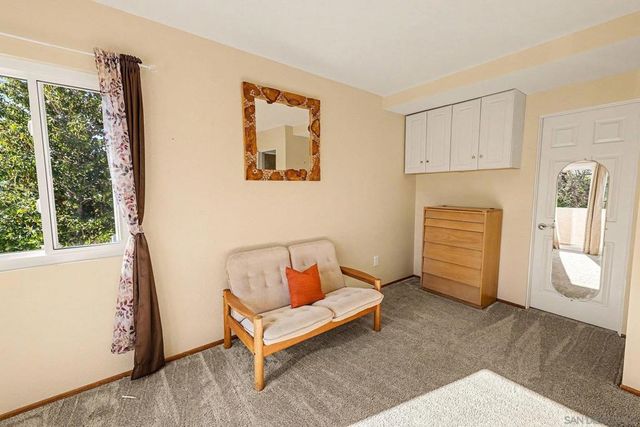 627 Valley Grove Ln, Escondido, CA 92025