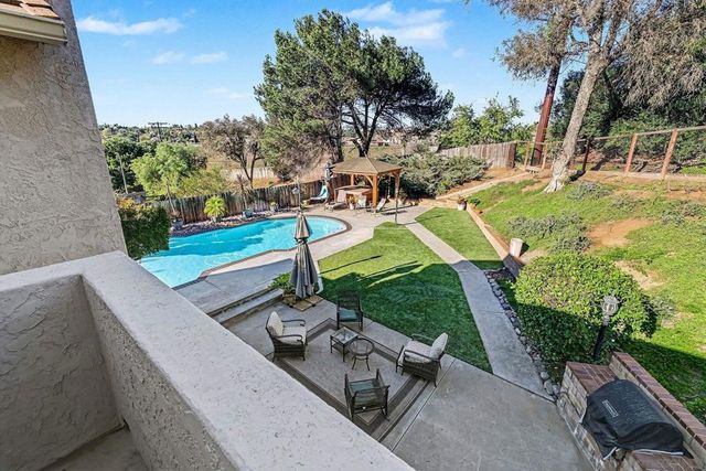 627 Valley Grove Ln, Escondido, CA 92025