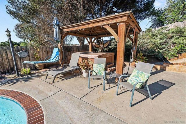 627 Valley Grove Ln, Escondido, CA 92025