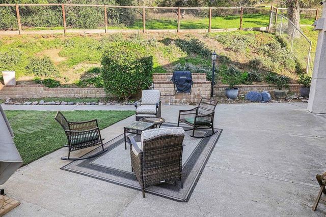 627 Valley Grove Ln, Escondido, CA 92025