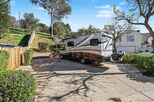 627 Valley Grove Ln, Escondido, CA 92025