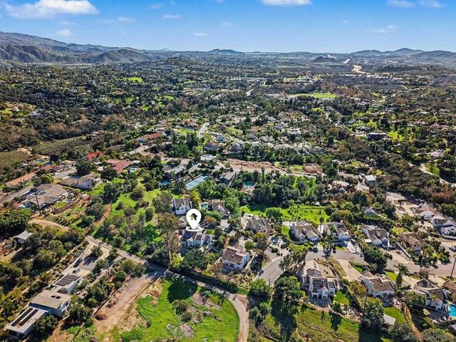 627 Valley Grove Ln, Escondido, CA 92025