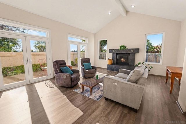 627 Valley Grove Ln, Escondido, CA 92025