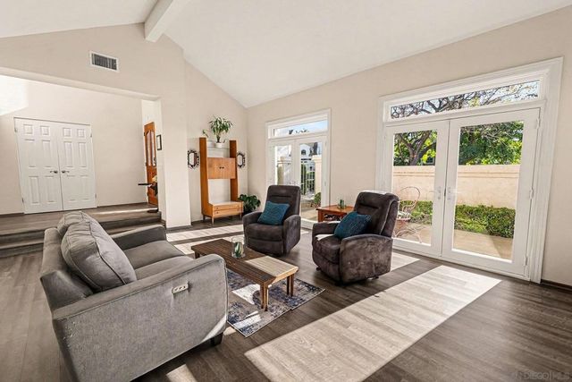 627 Valley Grove Ln, Escondido, CA 92025