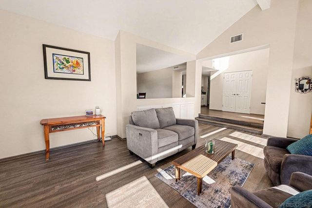 627 Valley Grove Ln, Escondido, CA 92025