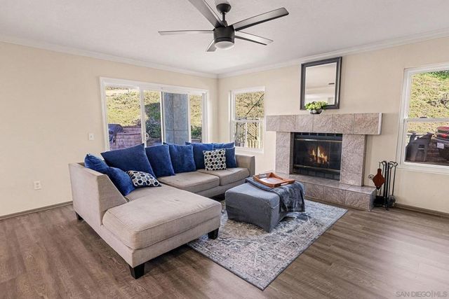 627 Valley Grove Ln, Escondido, CA 92025