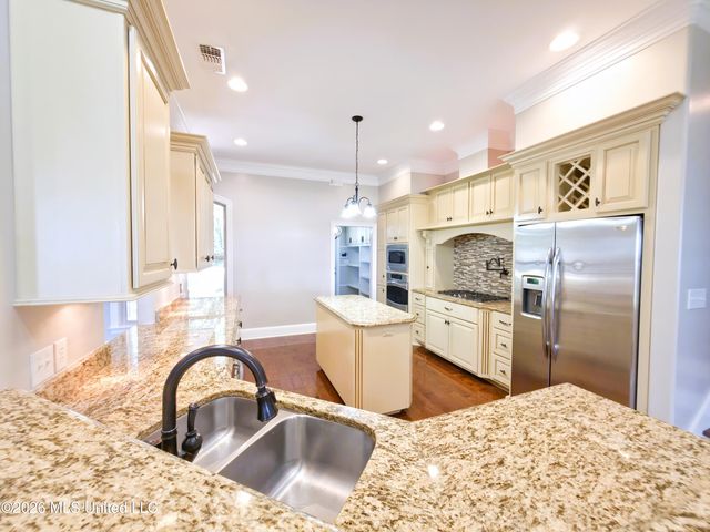 3024 Oakleigh Circle, Ocean Springs, MS 39564