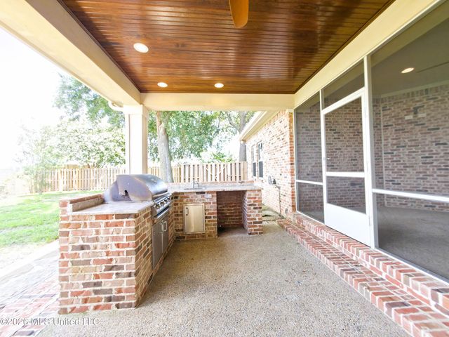 3024 Oakleigh Circle, Ocean Springs, MS 39564