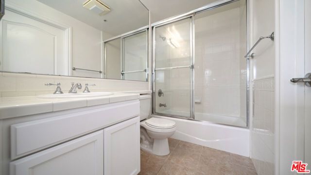 3328 OAKHURST Avenue 205, Los Angeles, CA 90034