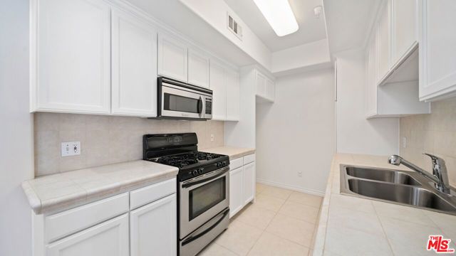3328 OAKHURST Avenue 205, Los Angeles, CA 90034