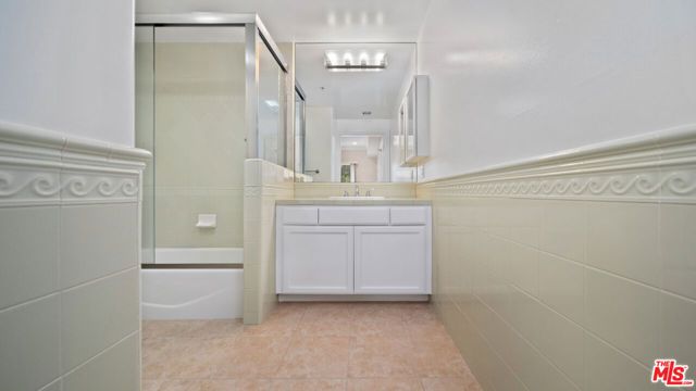 3328 OAKHURST Avenue 205, Los Angeles, CA 90034
