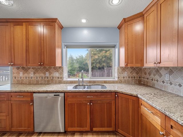 2575 Nw 4TH St, Gresham, OR 97030