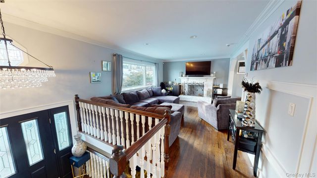 135 Standish Drive, Pearl River, NY 10965