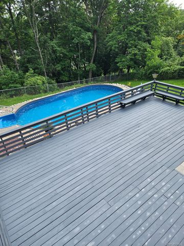 135 Standish Drive, Pearl River, NY 10965