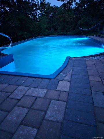 135 Standish Drive, Pearl River, NY 10965