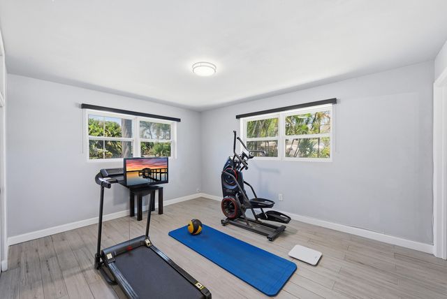 4441 NE 15th Avenue, Oakland Park, FL 33334