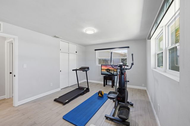 4441 NE 15th Avenue, Oakland Park, FL 33334