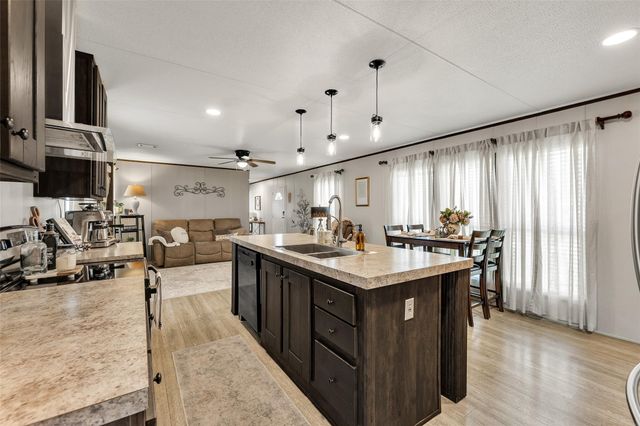 3133 Henderson Road, Navasota, TX 77868