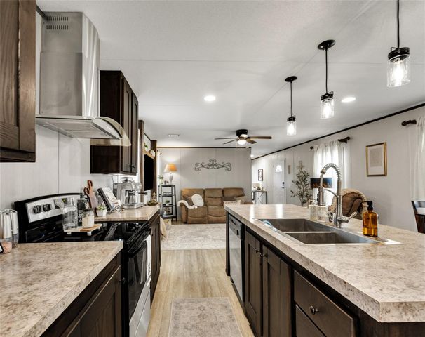 3133 Henderson Road, Navasota, TX 77868