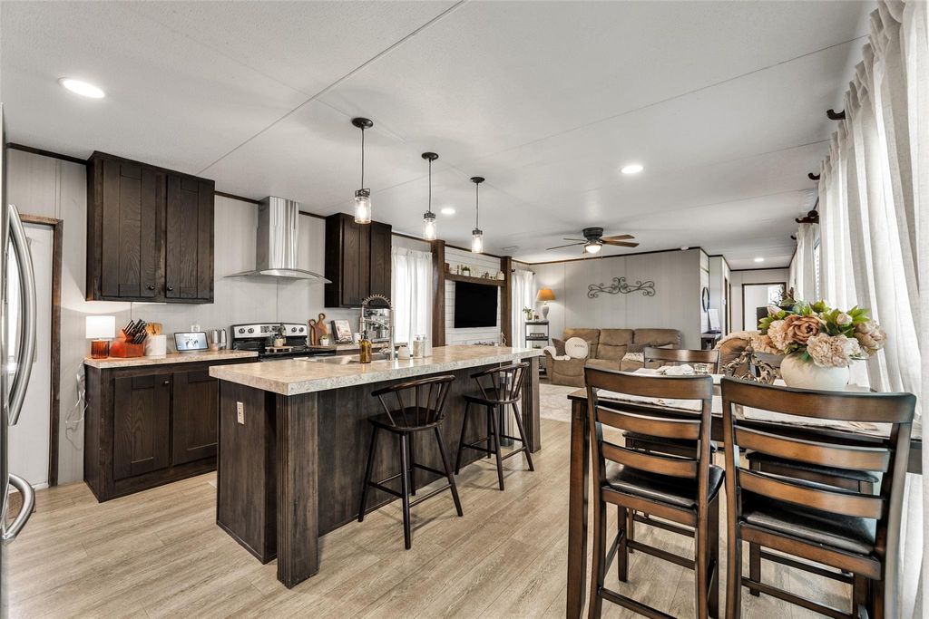 3133 Henderson Road, Navasota, TX 77868