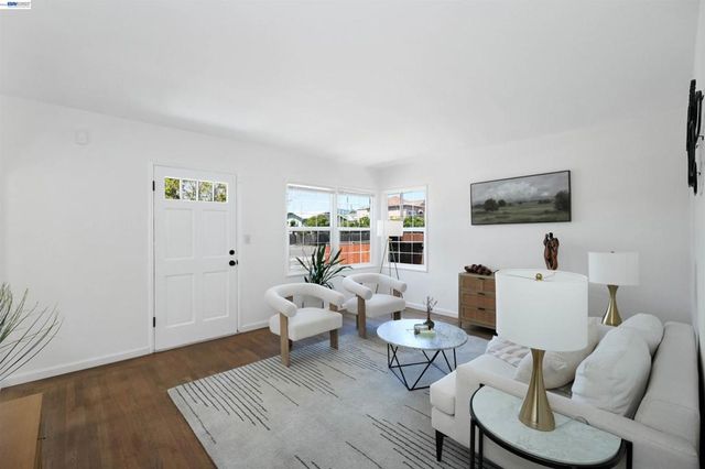 945 62Nd St, Oakland, CA 94608
