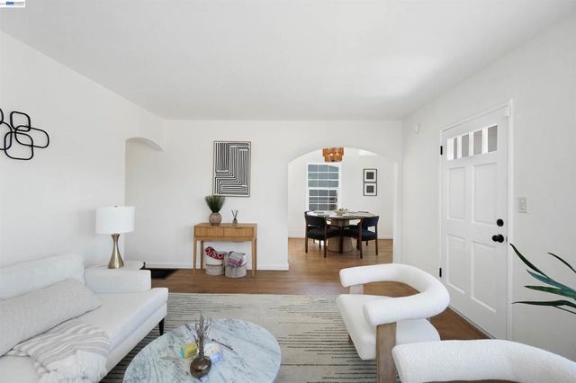 945 62Nd St, Oakland, CA 94608