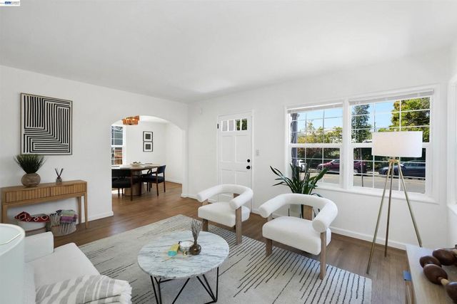 945 62Nd St, Oakland, CA 94608