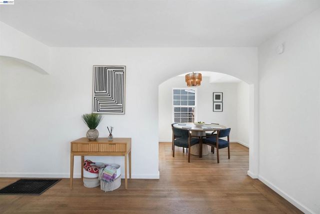 945 62Nd St, Oakland, CA 94608
