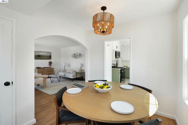 945 62Nd St, Oakland, CA 94608