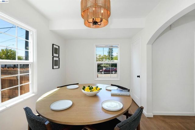 945 62Nd St, Oakland, CA 94608