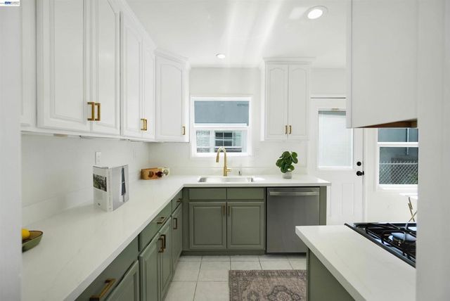 945 62Nd St, Oakland, CA 94608