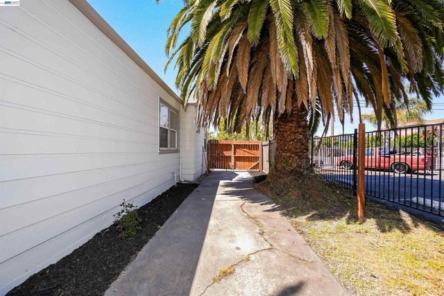 945 62Nd St, Oakland, CA 94608