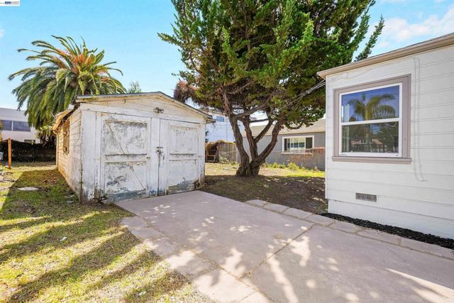 945 62Nd St, Oakland, CA 94608