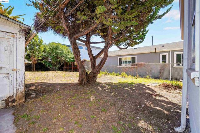 945 62Nd St, Oakland, CA 94608