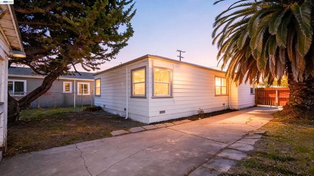 945 62Nd St, Oakland, CA 94608